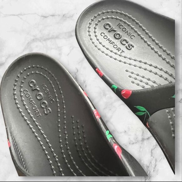 CROCS Women’s Size 7 Kadee II Sandals Slide Strappy Iconic Cherry Sandals - Picture 5 of 6